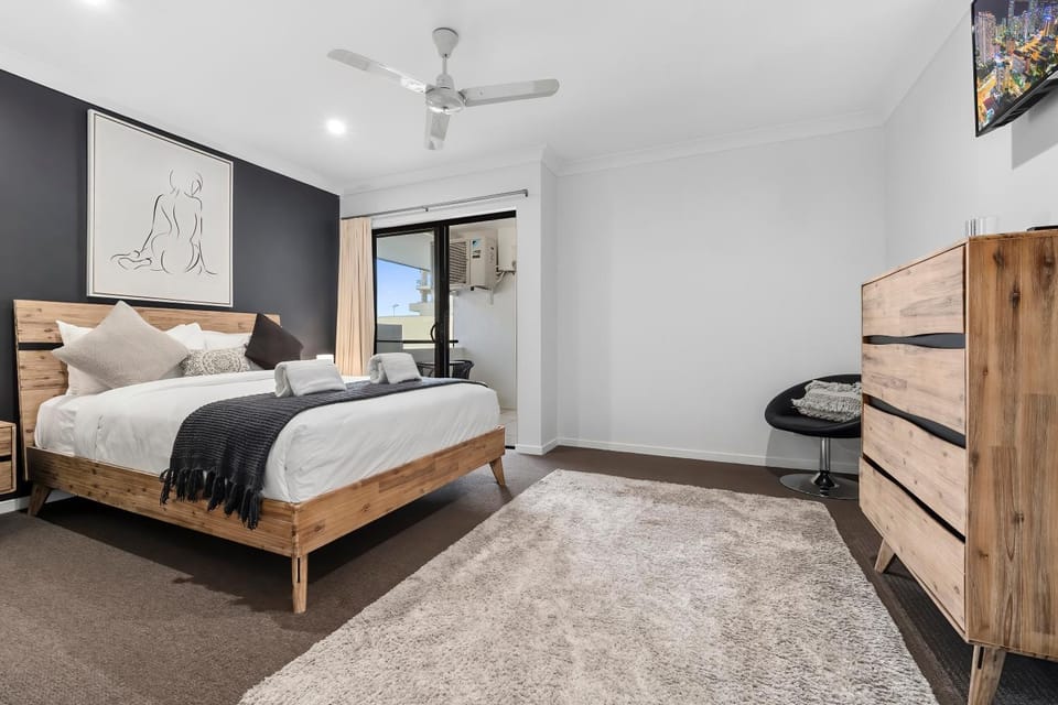 Bed, Bedroom, fireplace