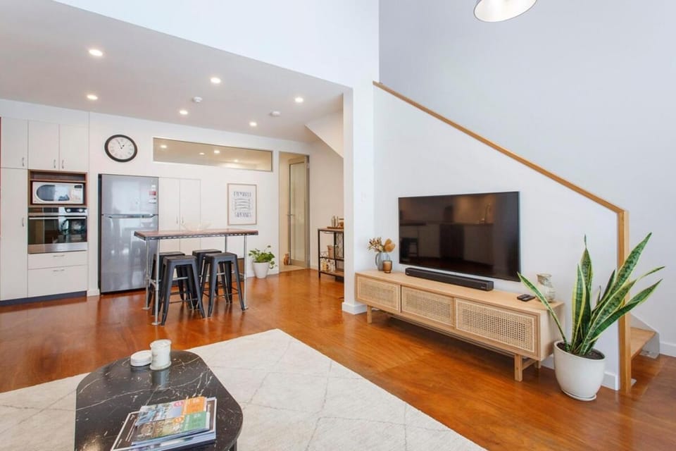 The Tannery Loft Walk to beach & Cafes Apartment in Perth
