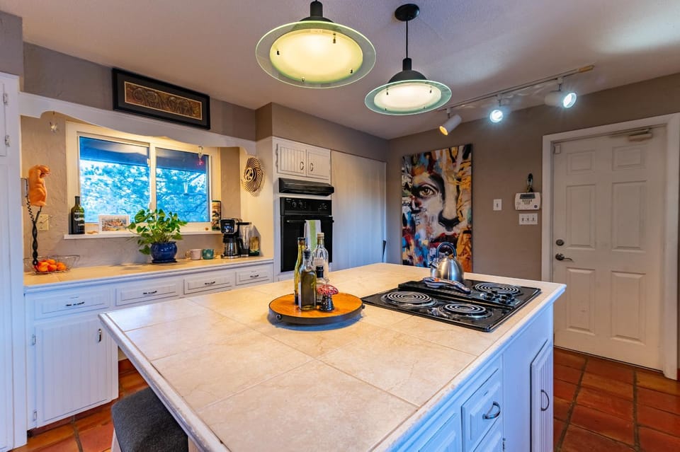 Coffee/tea facilities, Kitchen or kitchenette, pet friendly, stove