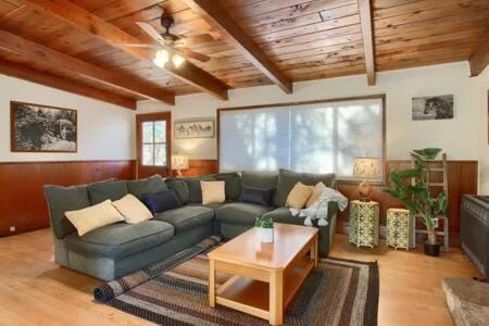 Red Door Cottage Fireplace bbq 12 mi to Yosemite Apartment in Sierra Nevada