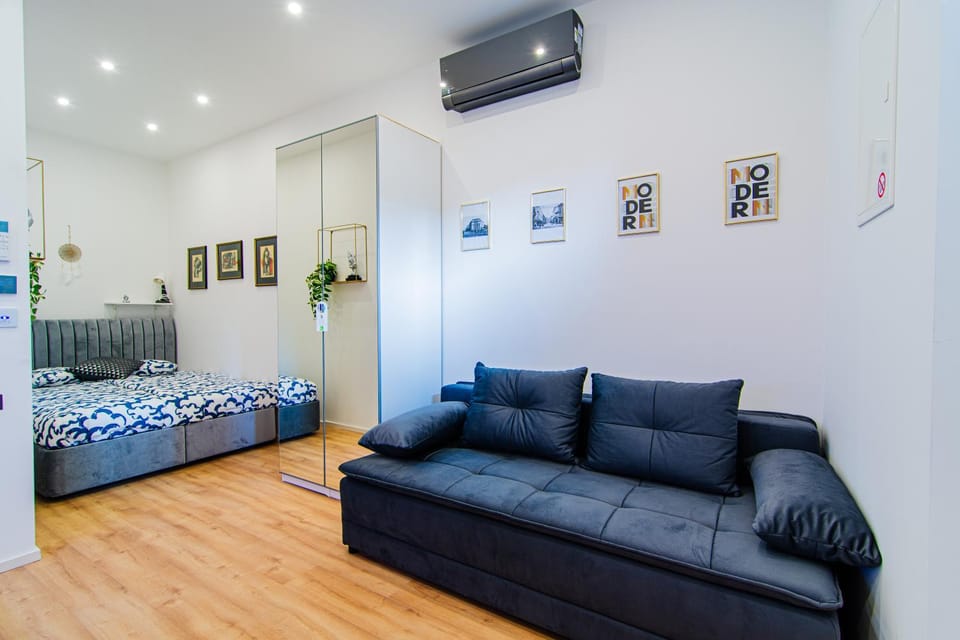 Bed, Living room, air conditioner