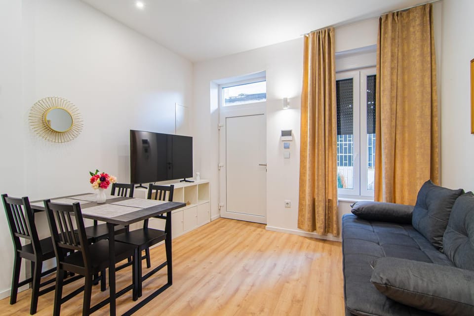 TV and multimedia, Living room, Dining area