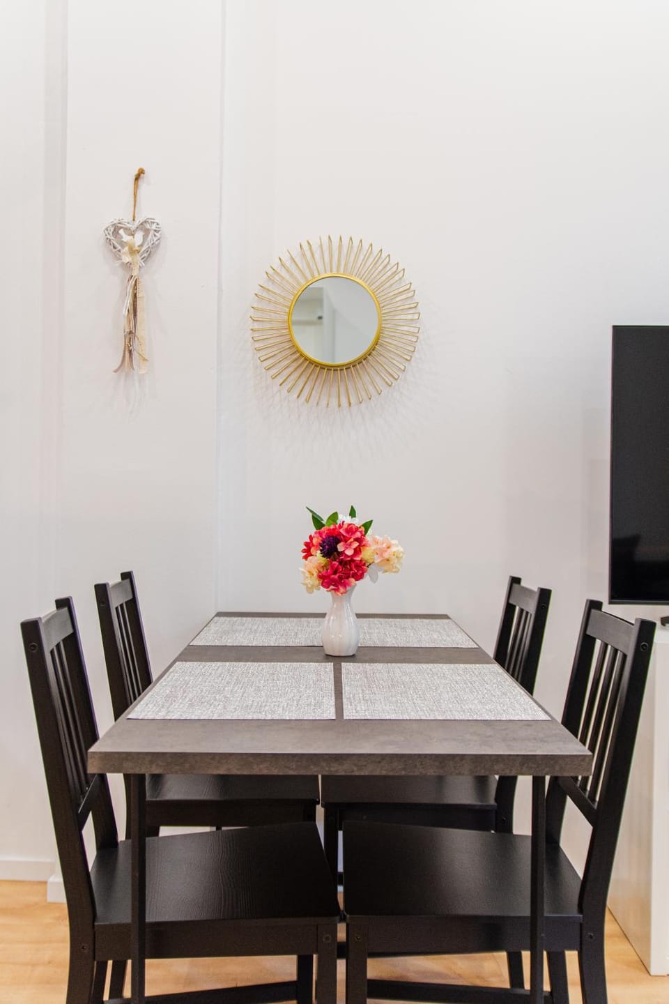 TV and multimedia, Dining area, furniture