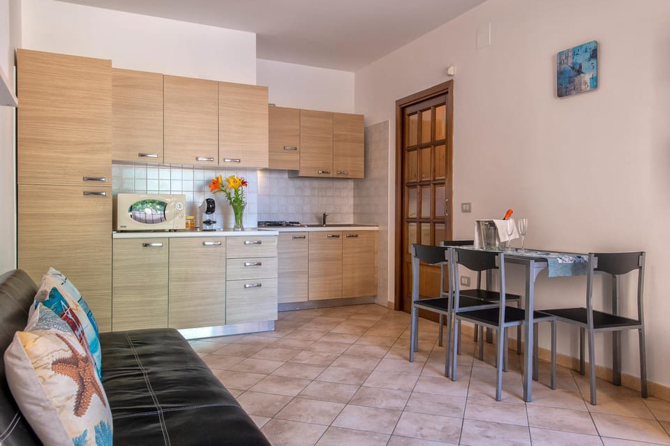 Kitchen or kitchenette, kitchen