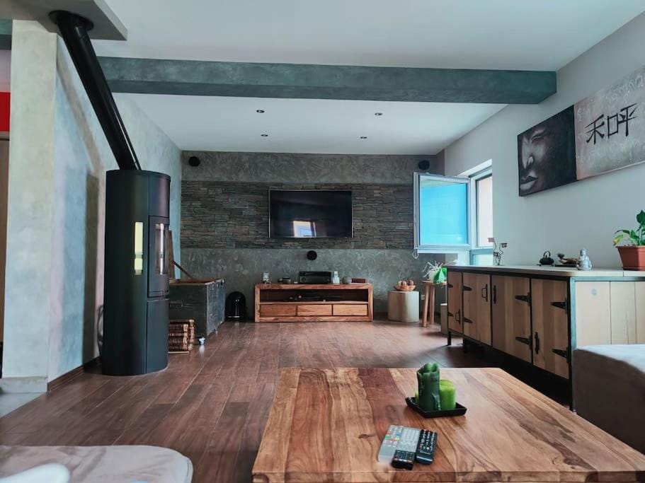 Communal lounge/ TV room, TV and multimedia, Living room