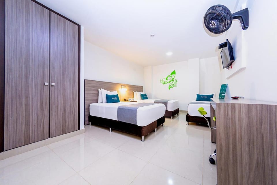 Photo of the whole room, Bedroom