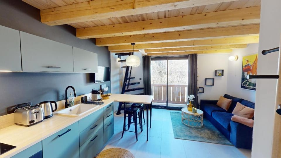 Kitchen or kitchenette, Seating area