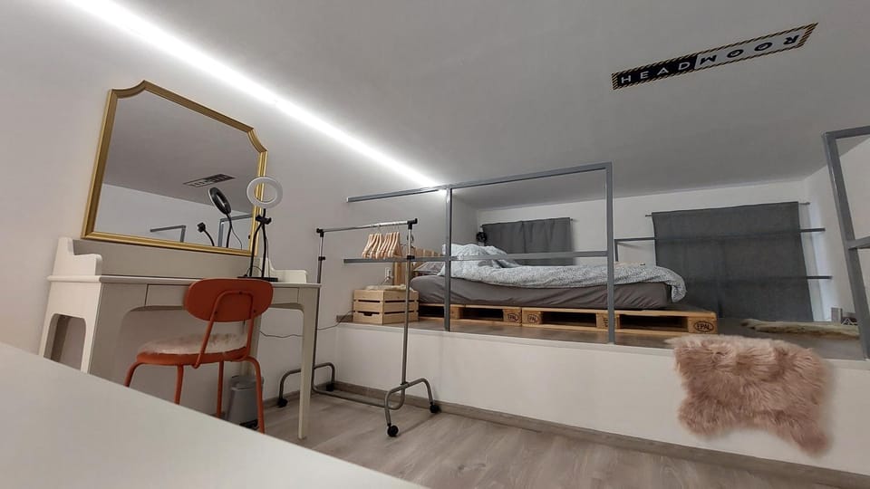 Bed, Photo of the whole room