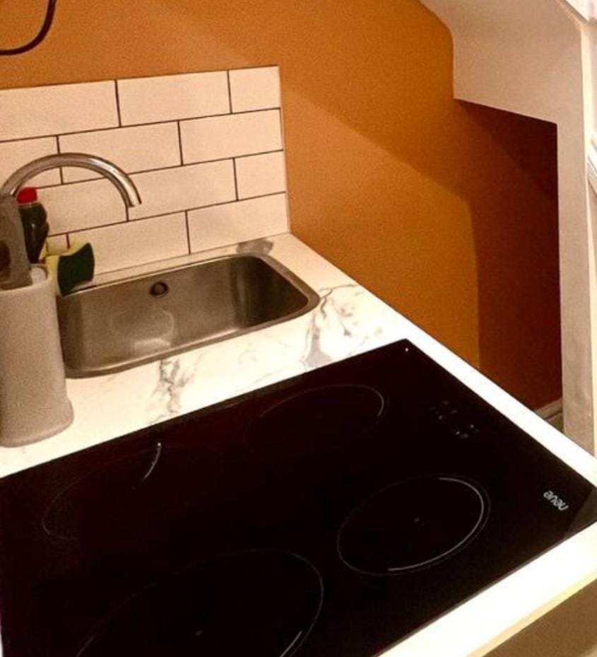 FLASH SALE Brighton train station Studio BN137CHE02 Apartment in Brighton
