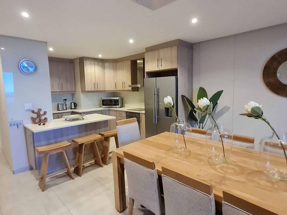 223 Beacon Rock - 3 Bedroom Apartment in Umhlanga