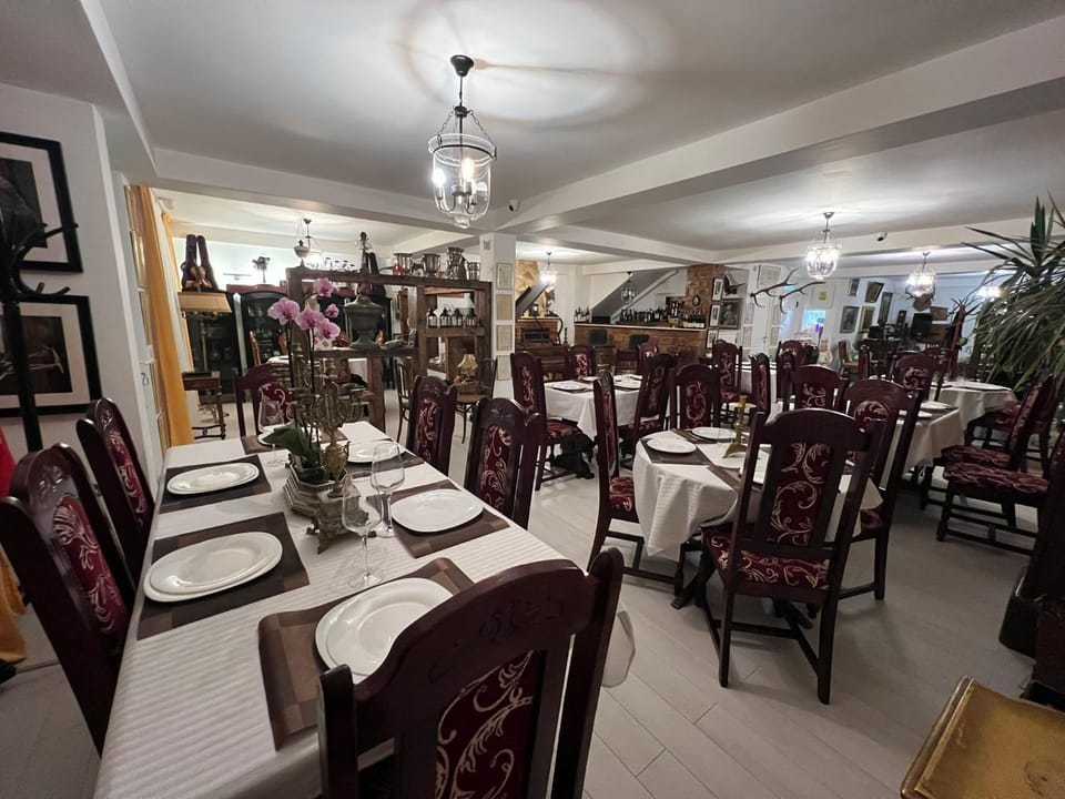 Restaurant/places to eat, Living room, Banquet/Function facilities