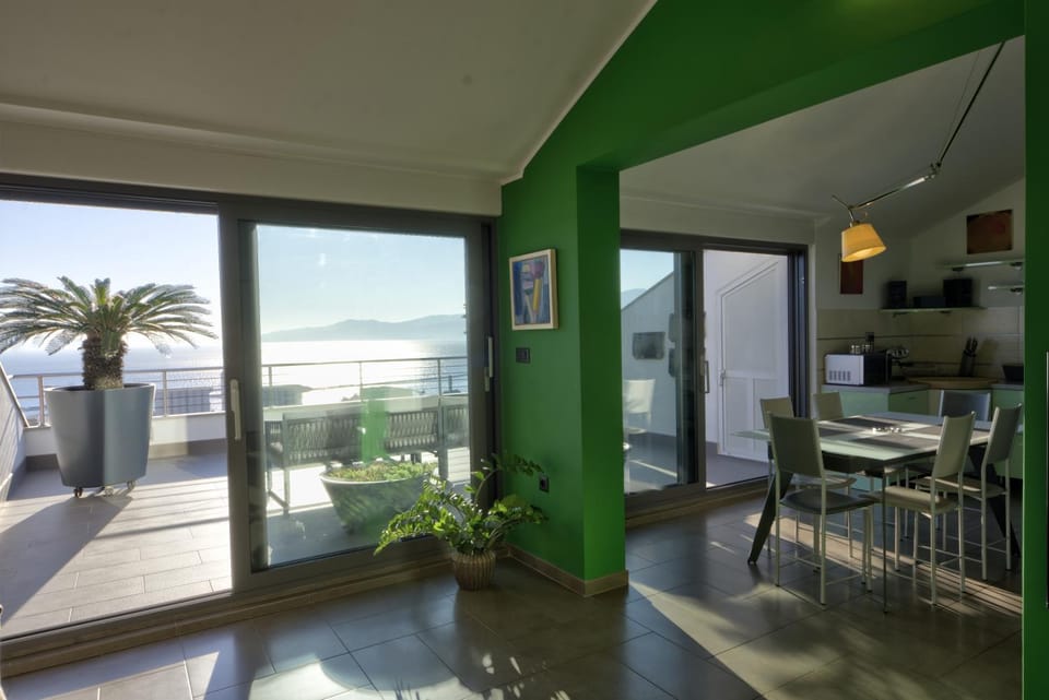 Natural landscape, View (from property/room), Balcony/Terrace, Dining area