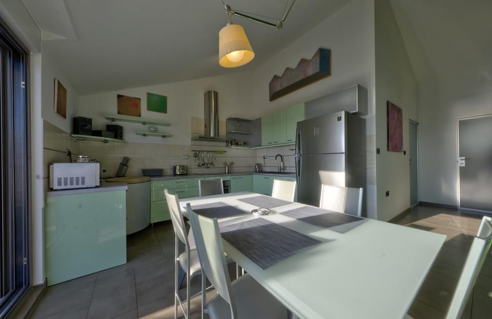 Kitchen or kitchenette, Dining area, dishwasher, oven, pet friendly, stove