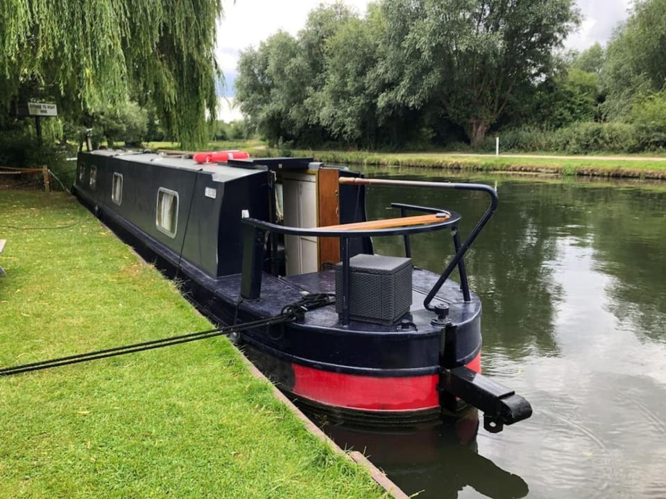 Cambridge Narrowboats - Beautiful Narrowboat Glyndwr Docked boat in Cambridge