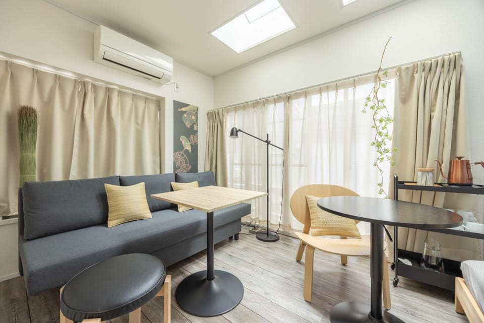 Living room, Seating area, air conditioner
