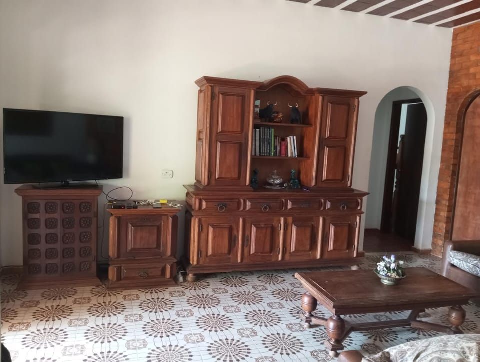 Communal lounge/ TV room, TV and multimedia, Living room, Seating area, Evening entertainment