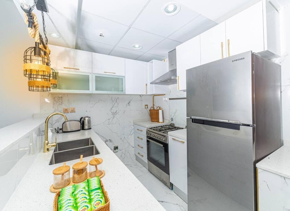 Kitchen or kitchenette, pet friendly, stove, toaster