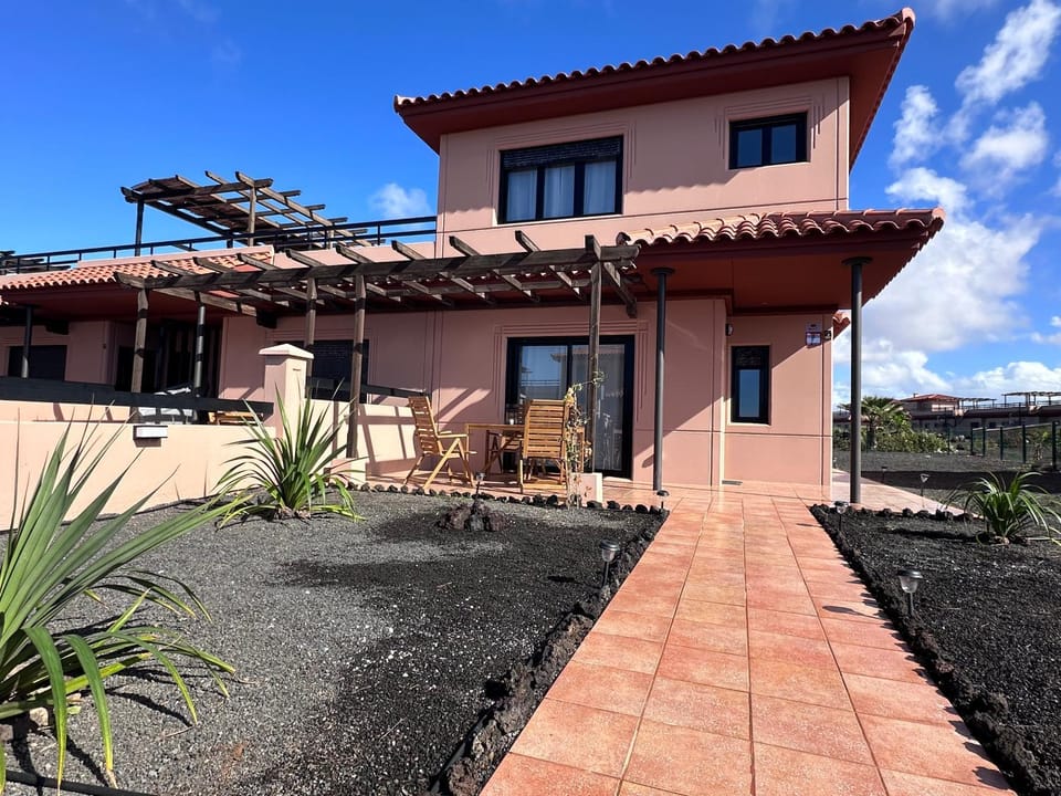 Property building, Day, Garden, Garden view