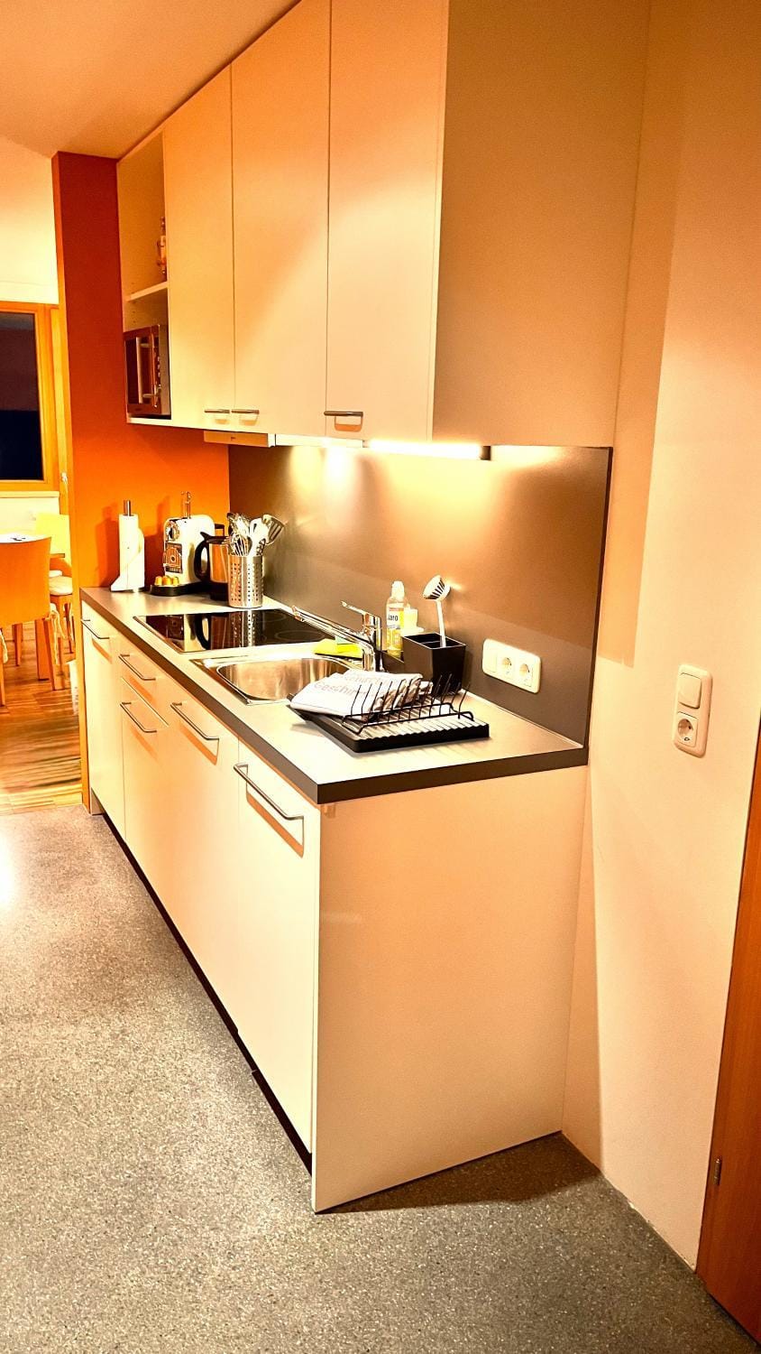 Coffee/tea facilities, dishwasher, microwave, toaster, kitchen, kitchen