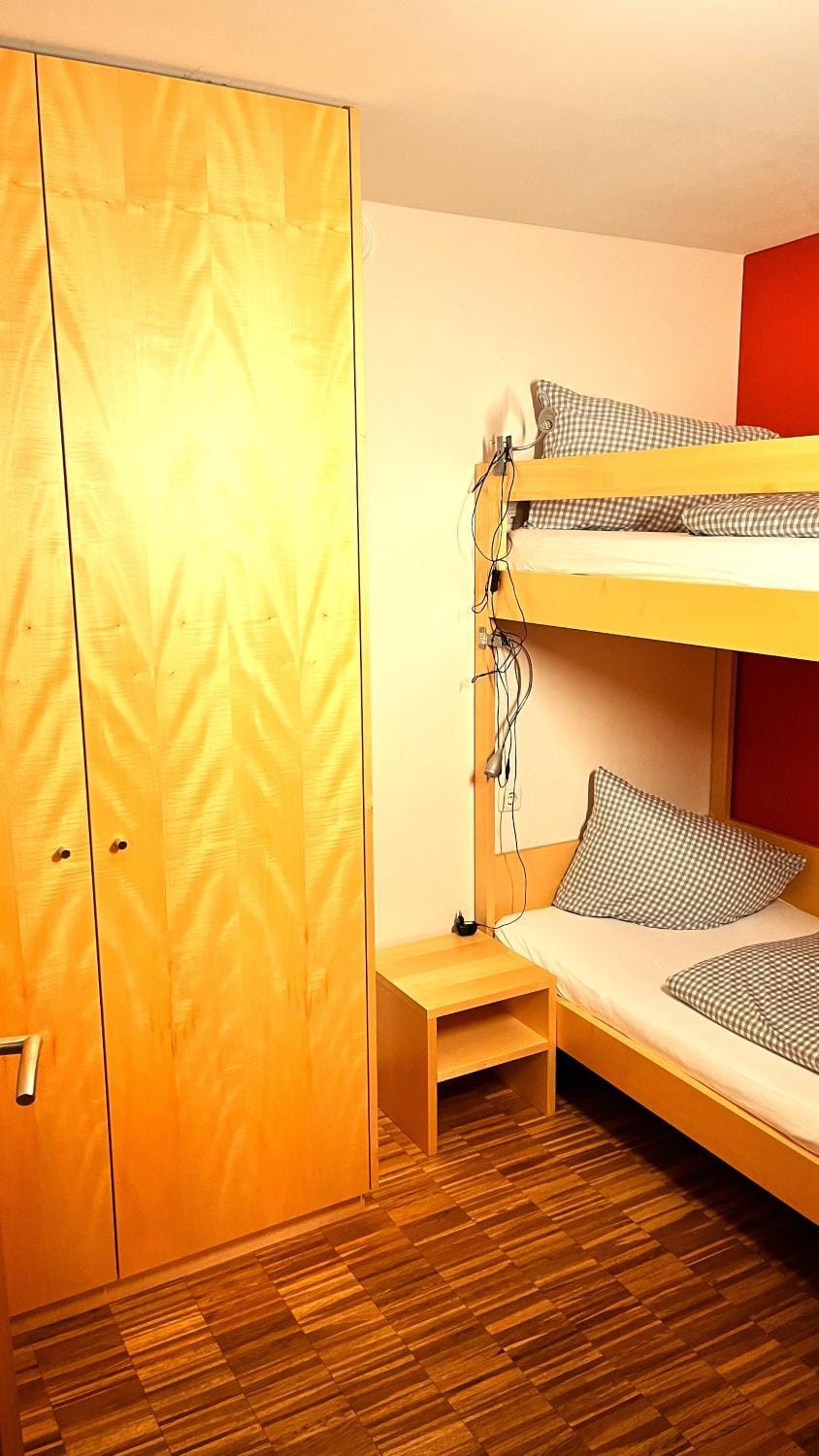 Bedroom, bunk bed, towels