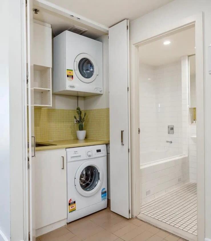 Glenelg Oasis, Pool, Gym, Spa & Sauna, Free Parking, City Views Apartment in Adelaide