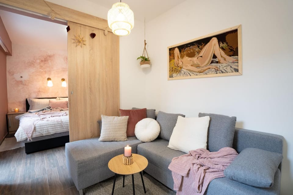 Bed, Living room, Seating area, Bedroom