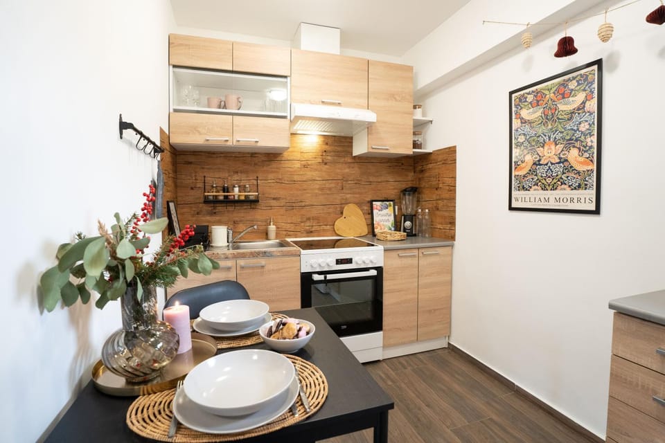 Coffee/tea facilities, Kitchen or kitchenette, Dining area, pet friendly, stove, toaster
