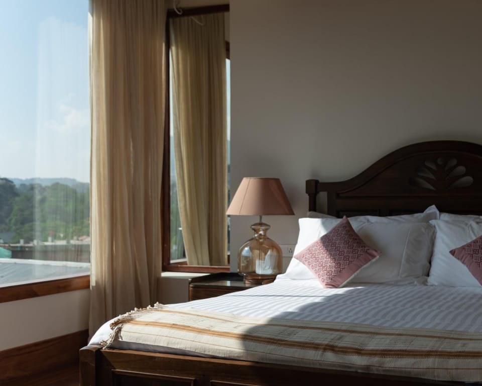 Bedroom, Mountain view