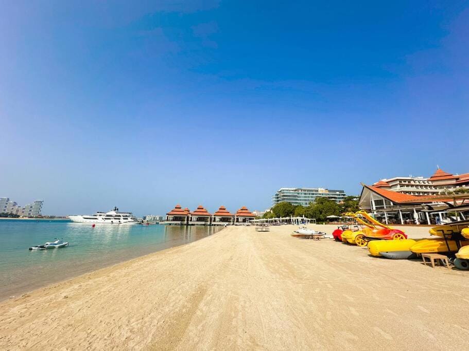 Family friendly apt at Palm Apartment in Dubai