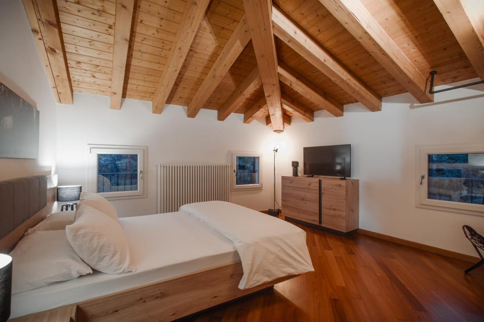 TV and multimedia, Photo of the whole room