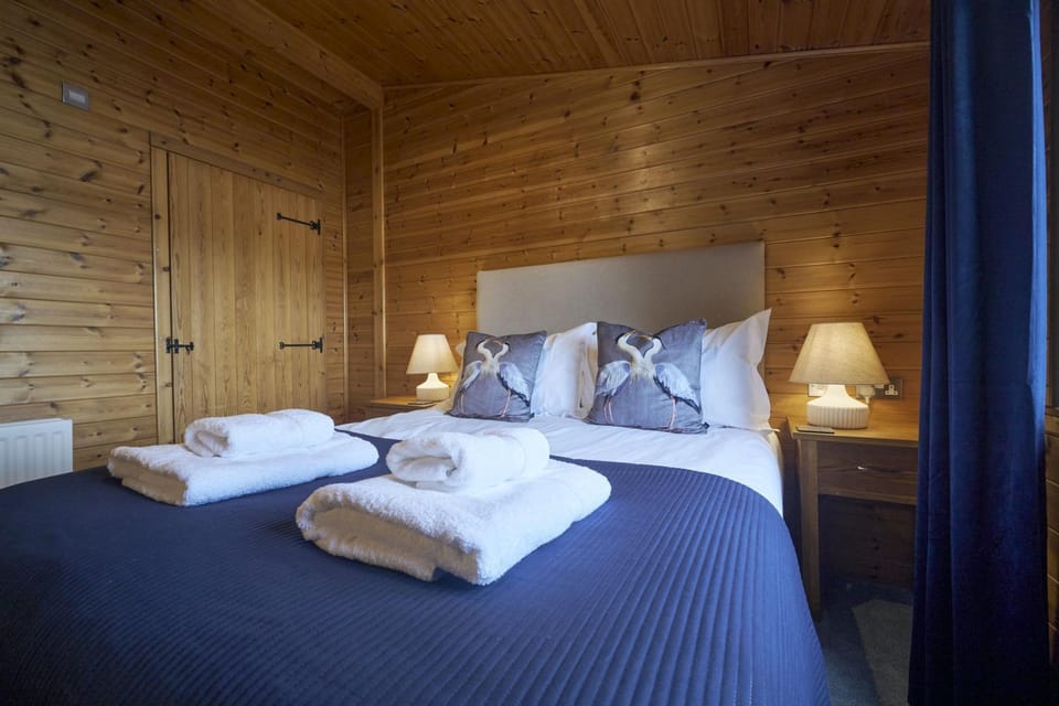 Property building, Bed, Bedroom, acessibility