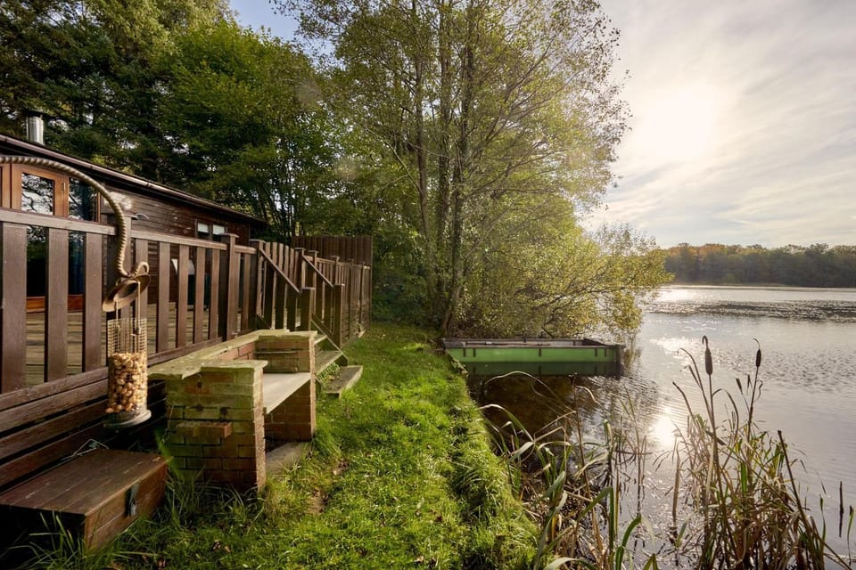 Property building, Natural landscape, BBQ facilities, Lake view