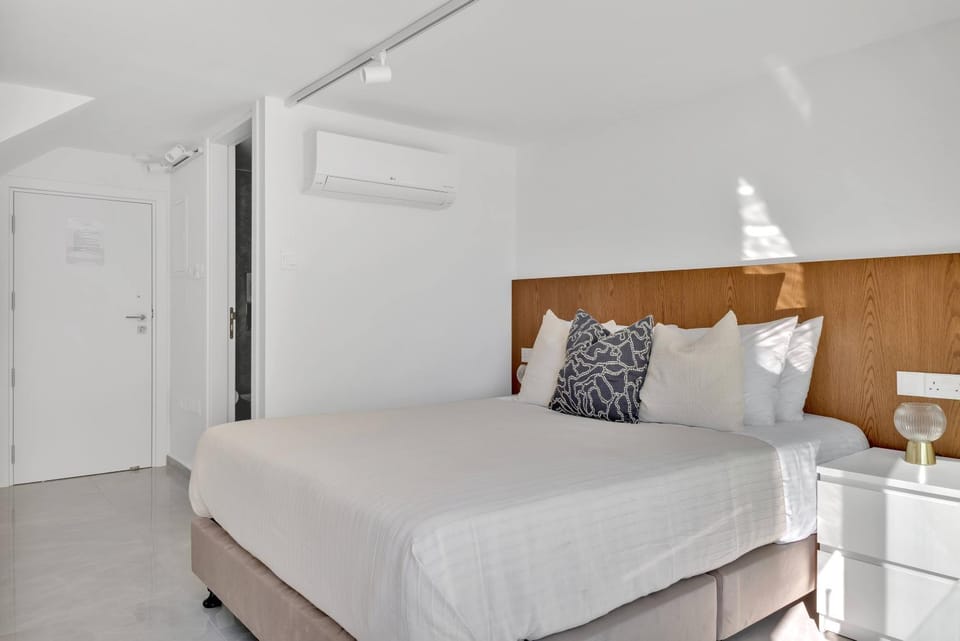 Bed, Bedroom, air conditioner