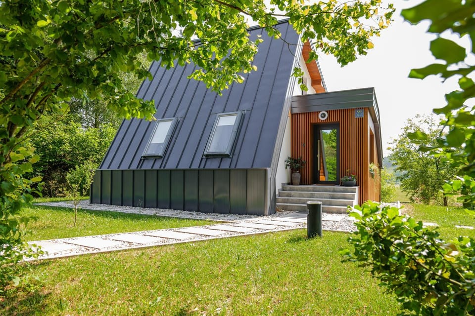 Property building, Spring, Day, Natural landscape, Garden, Garden view