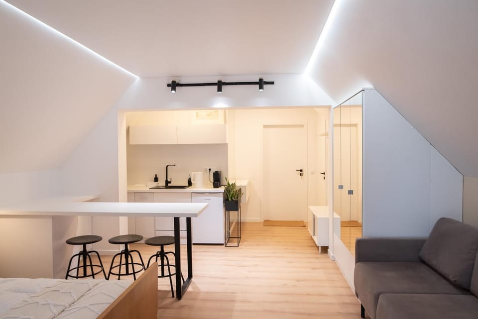 Kitchen or kitchenette, Living room, Seating area, Dining area