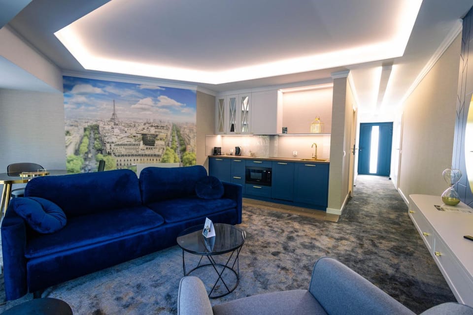 Kitchen or kitchenette, Living room, Seating area
