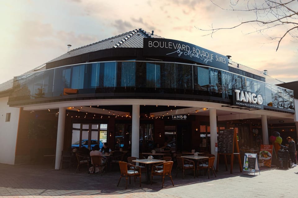 Property building, Restaurant/places to eat, Off site, Location