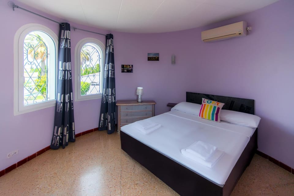 Bedroom, air conditioner