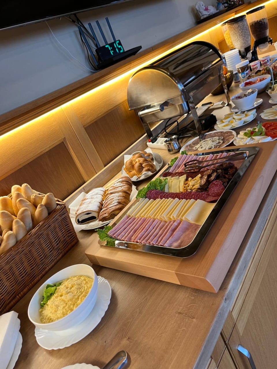 Food and drinks, Food, Breakfast, Continental breakfast, Buffet breakfast