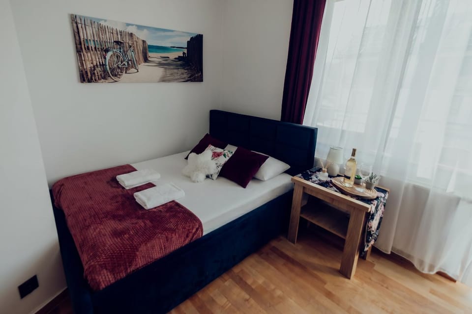 Bed, Photo of the whole room, towels