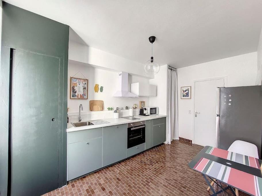 Kitchen or kitchenette, minibar, pet friendly, stove