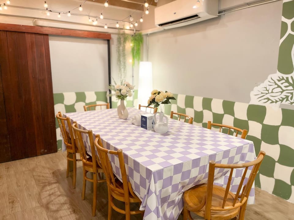 Property building, Restaurant/places to eat