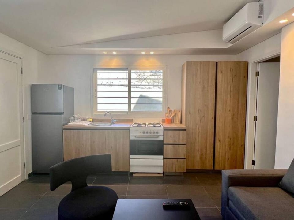 Railway House 1BR Apt with front yard, 24 hours power Apartment in Africa