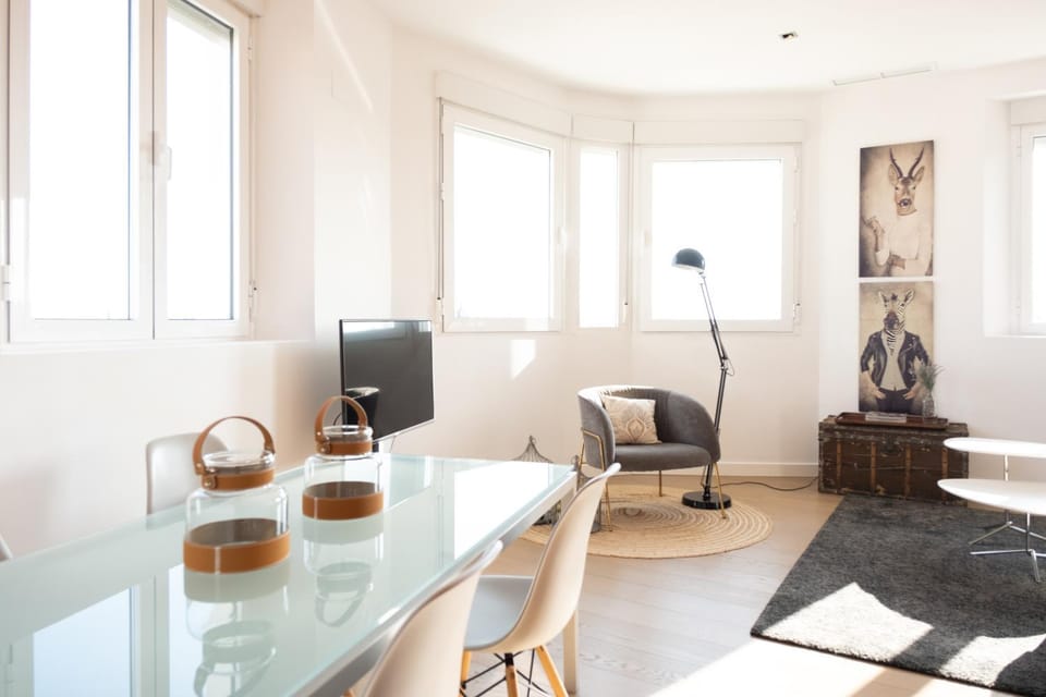 Kitchen or kitchenette, Lounge or bar, Dining area, City view, Area and facilities, air conditioner