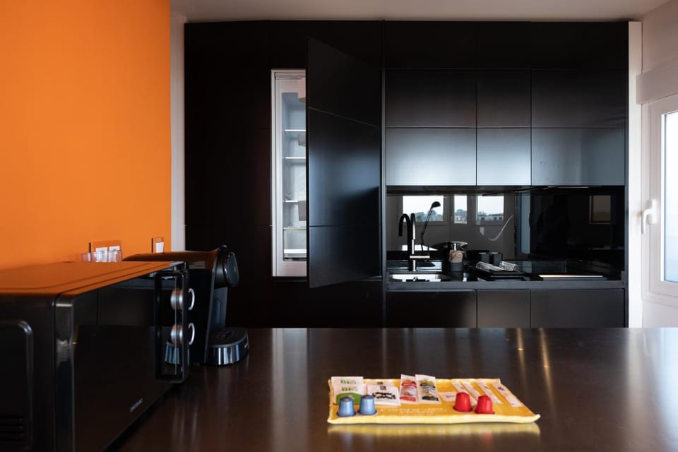Dining area, kitchen