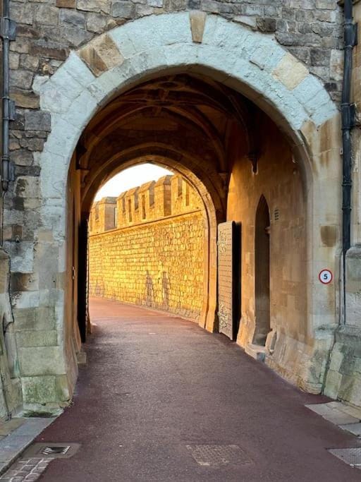 Romantic Royal Windsor Apartment in Windsor