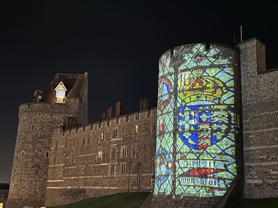 Romantic Royal Windsor Apartment in Windsor