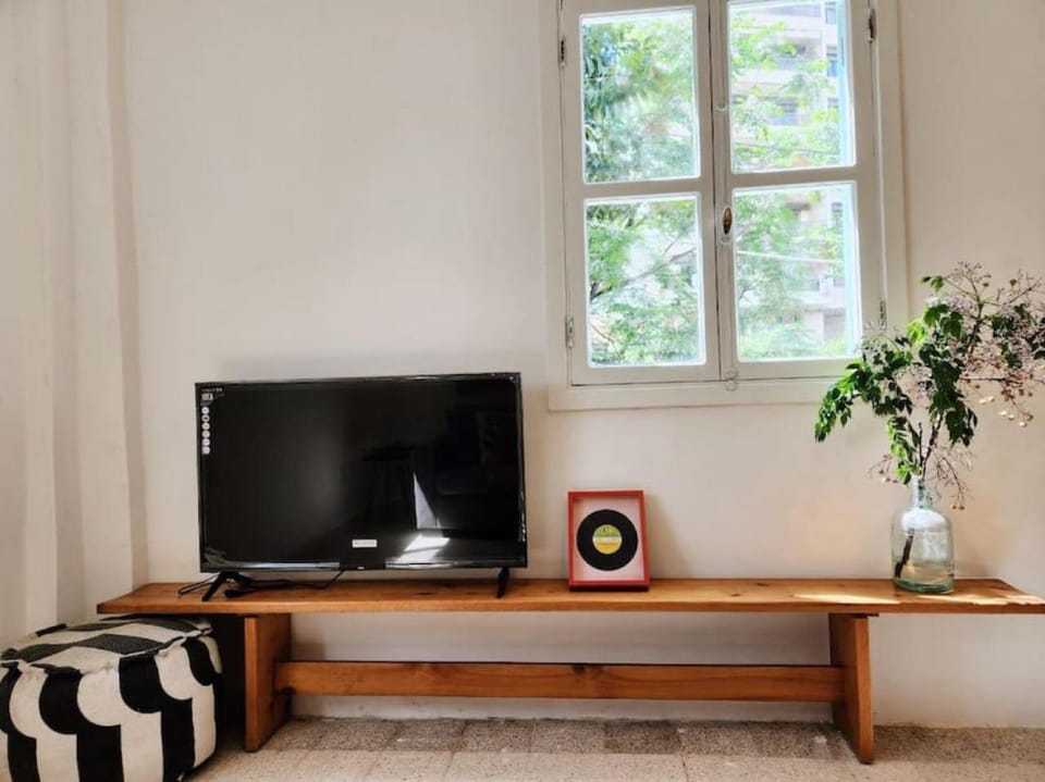 Railway House 1BR Apt w front yard Apartment in Africa