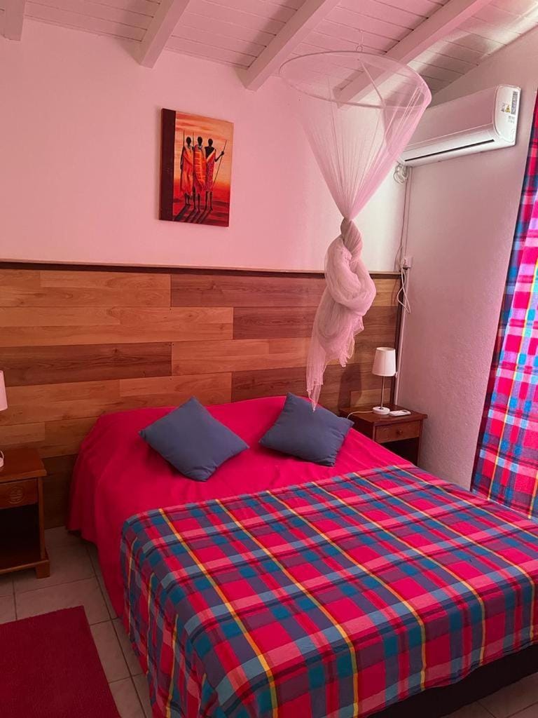 Bed, Photo of the whole room, Bedroom, air conditioner