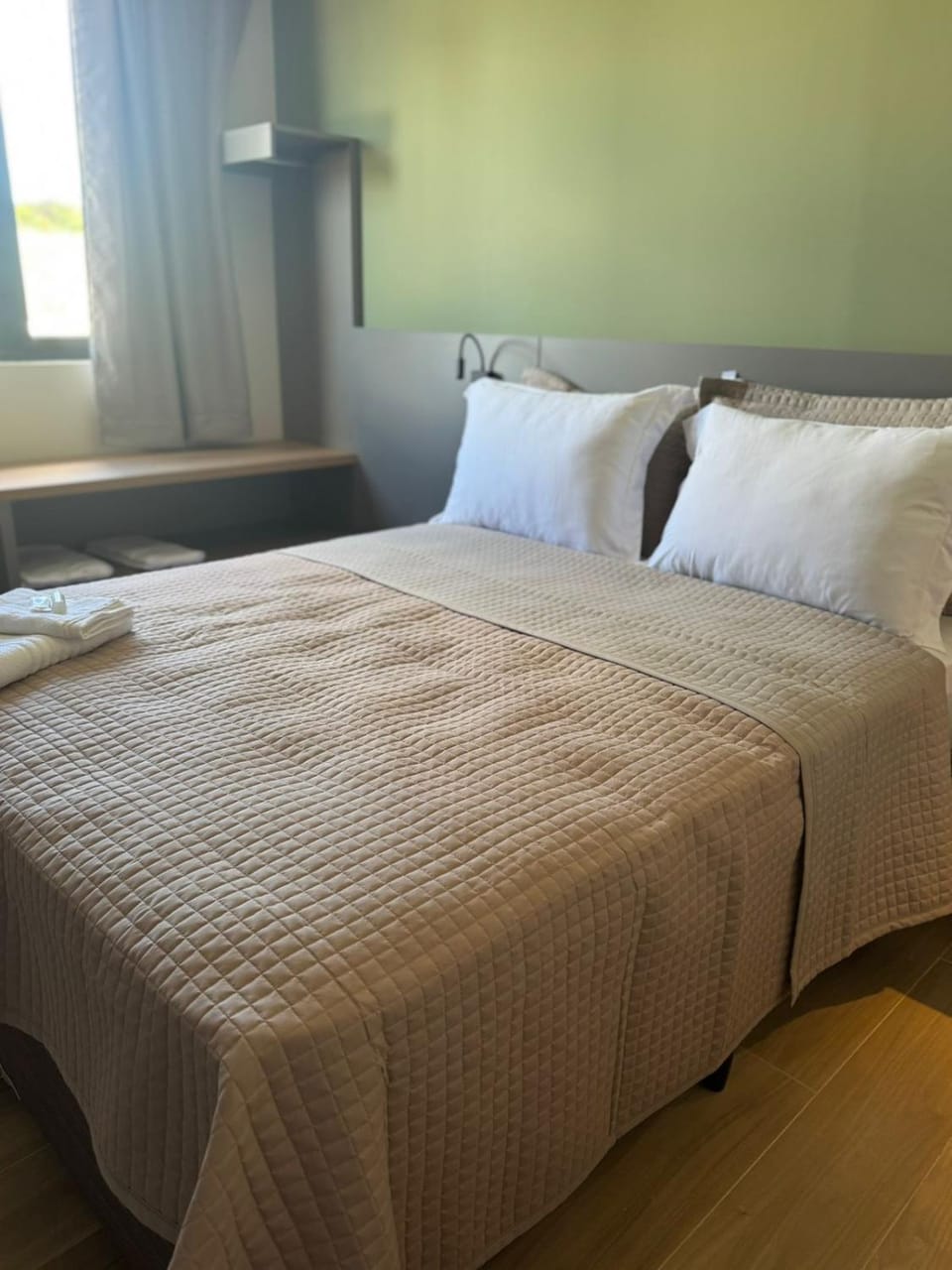 Bed, Photo of the whole room, Bedroom